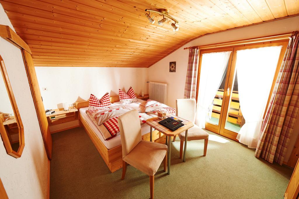 Landhaus Bergleben Hotel Oberstdorf Room photo