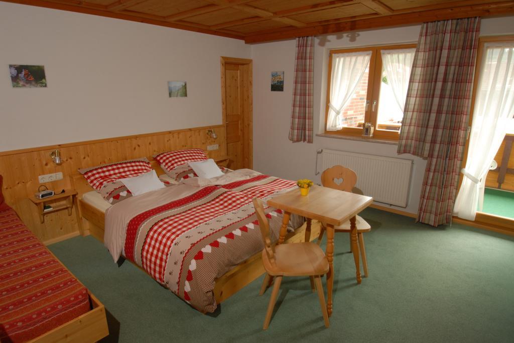 Landhaus Bergleben Hotel Oberstdorf Room photo